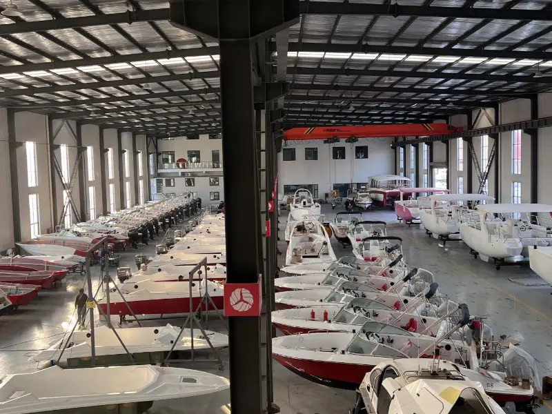 The Lawada® yacht will deliver 42 sets custom-made speed boats, specially designed for the water conditions of BIJIA mountain mountain.