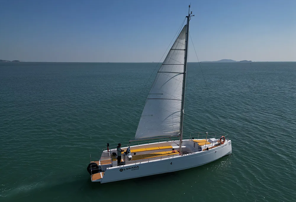 Amphibious Monohull Sailboat