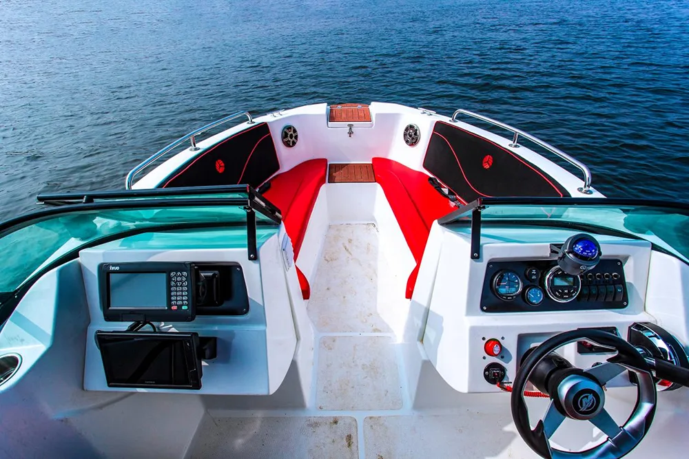 225 Deck Boats